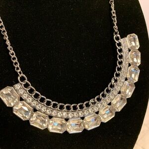 Beautiful EMERALD RHINESTONE and SILVER NECKLACE & EARRING SET.